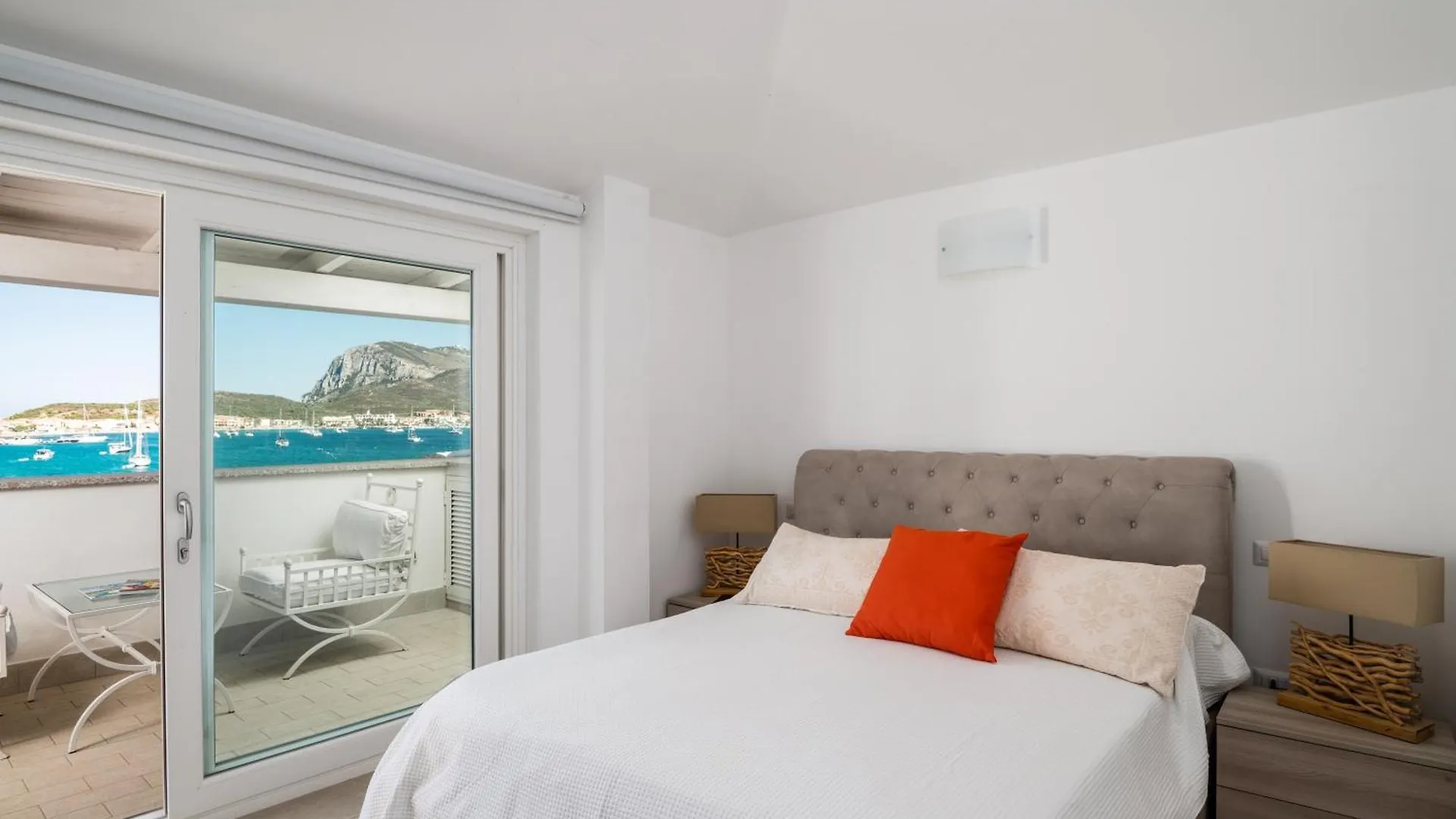 Villa Bianca With A Heated Swimming Pool Golfo Aranci