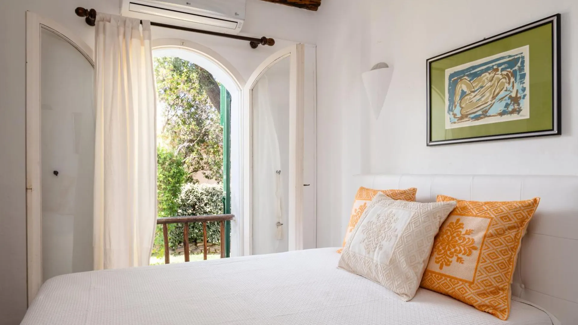Villa Bianca With A Heated Swimming Pool Golfo Aranci Italy
