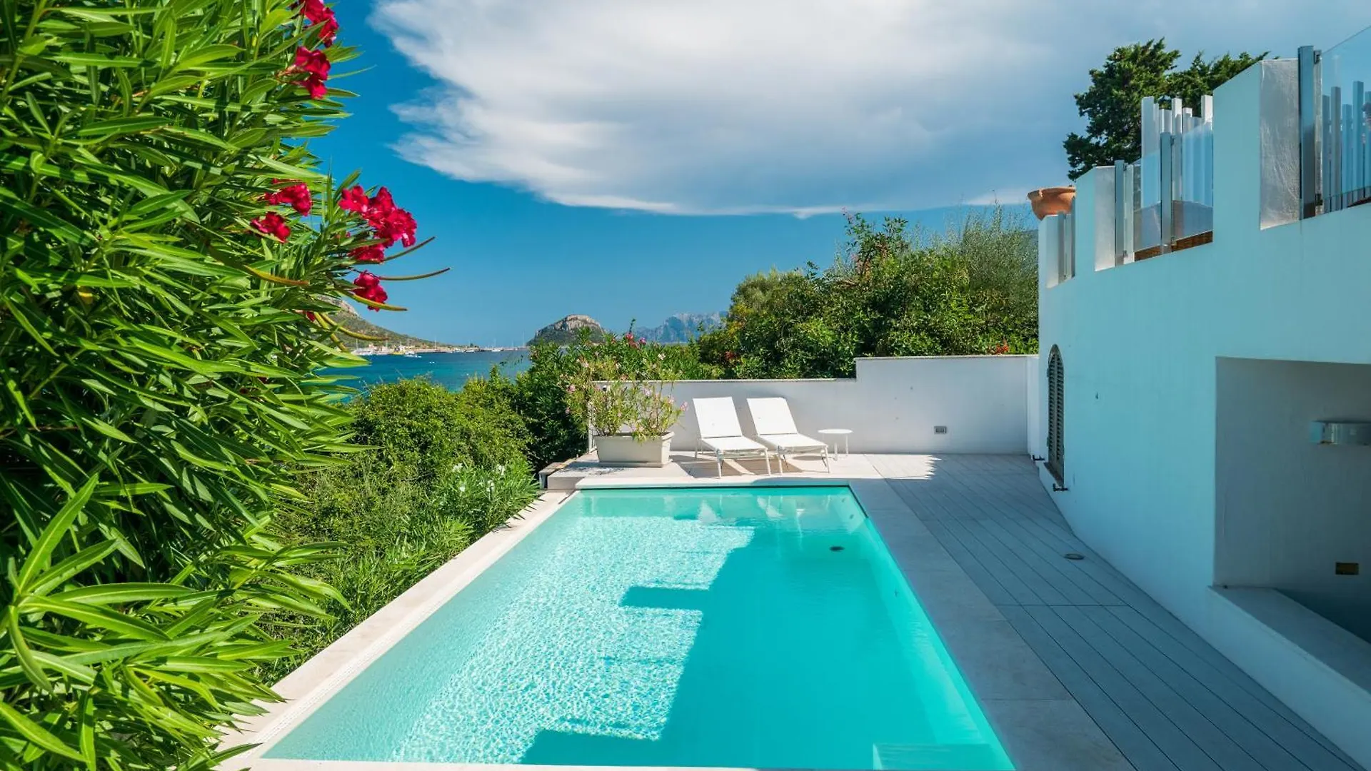 Villa Bianca With A Heated Swimming Pool Golfo Aranci