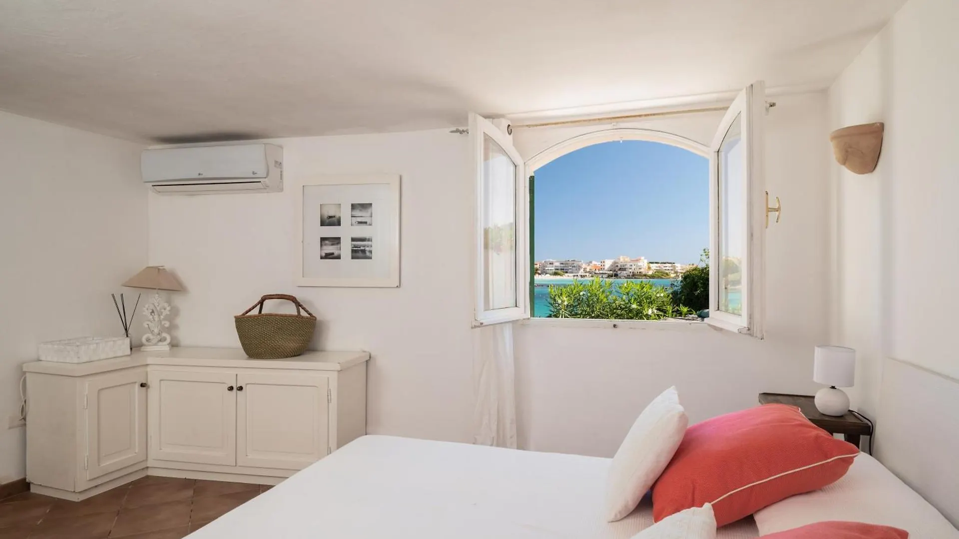 Villa Bianca With A Heated Swimming Pool Golfo Aranci Italy