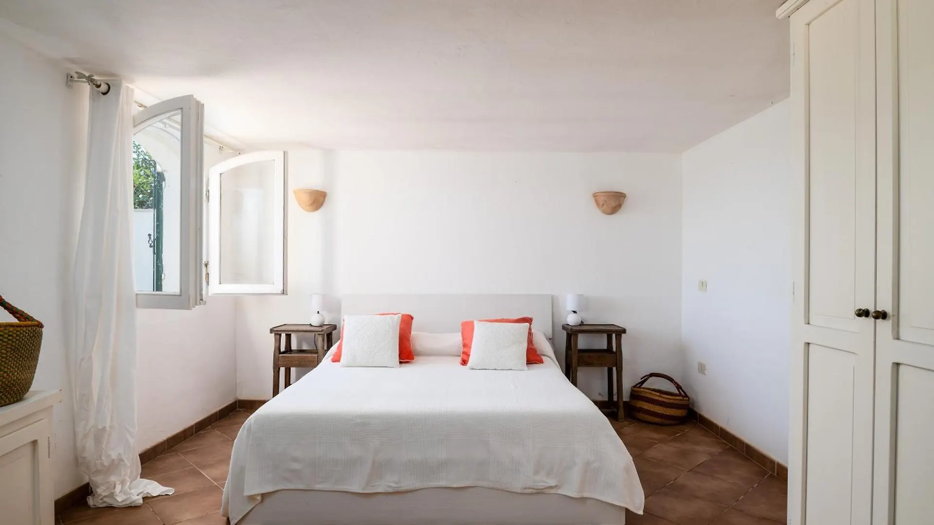 Villa Bianca With A Heated Swimming Pool Golfo Aranci Italy